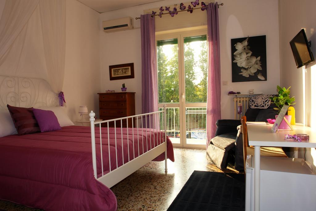 Mary'S Home Σαλέρνο Δωμάτιο φωτογραφία