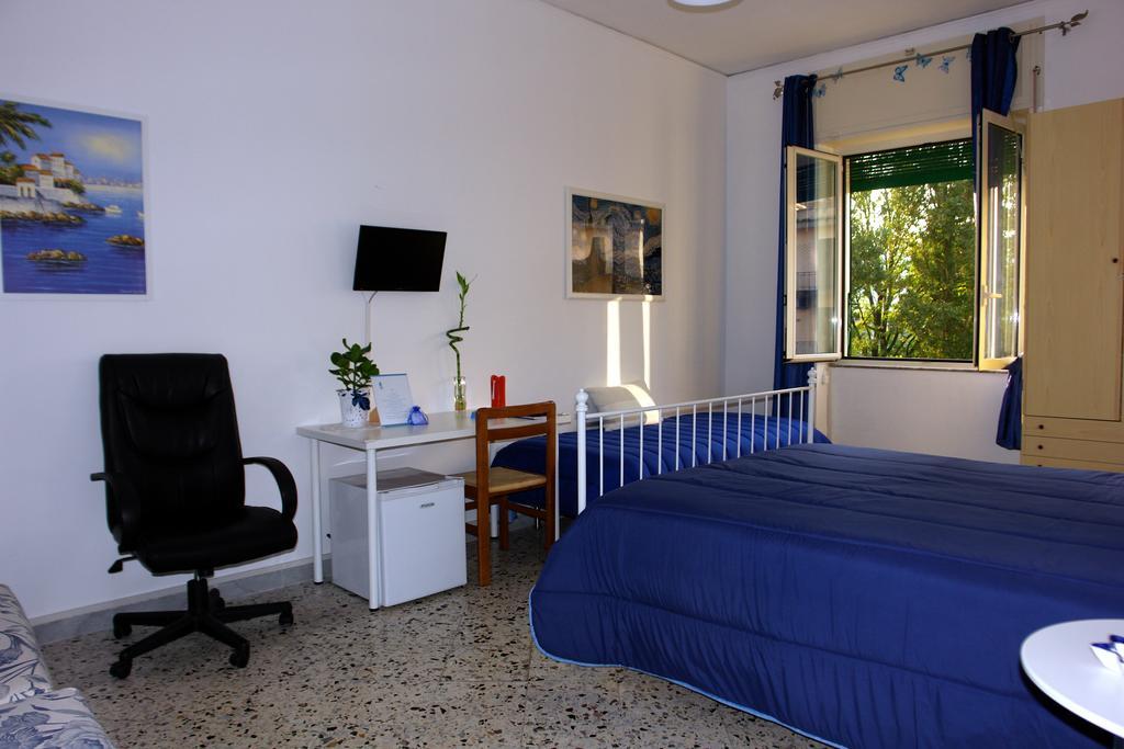 Mary'S Home Σαλέρνο Δωμάτιο φωτογραφία